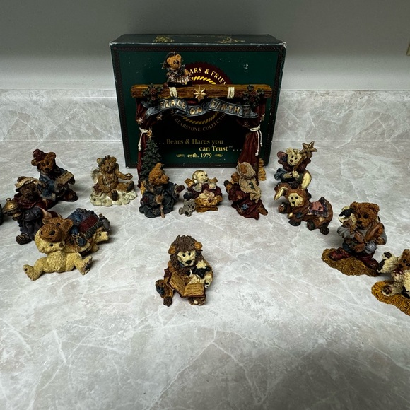Boyds Bears The BearStone Collection Nativity series, 1, 2, 3 and 4. - Picture 3 of 11